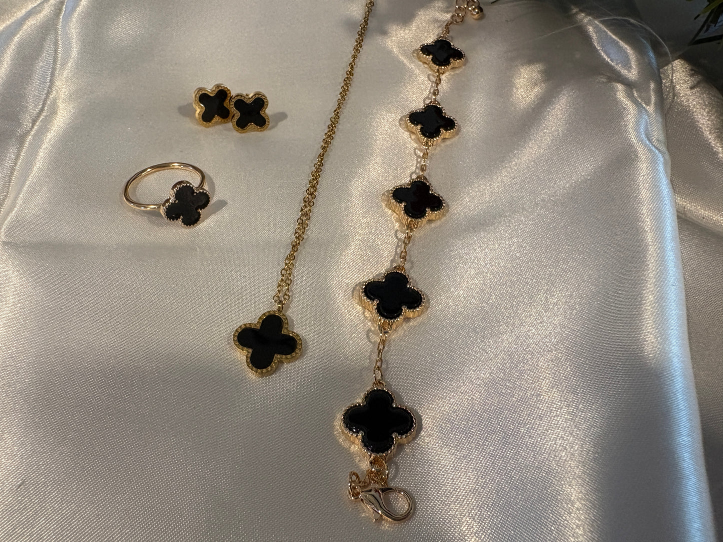 Golden Noir Deluxe Holiday Gift Set - Gold & Black Quatrefoil Jewelry Gift Set