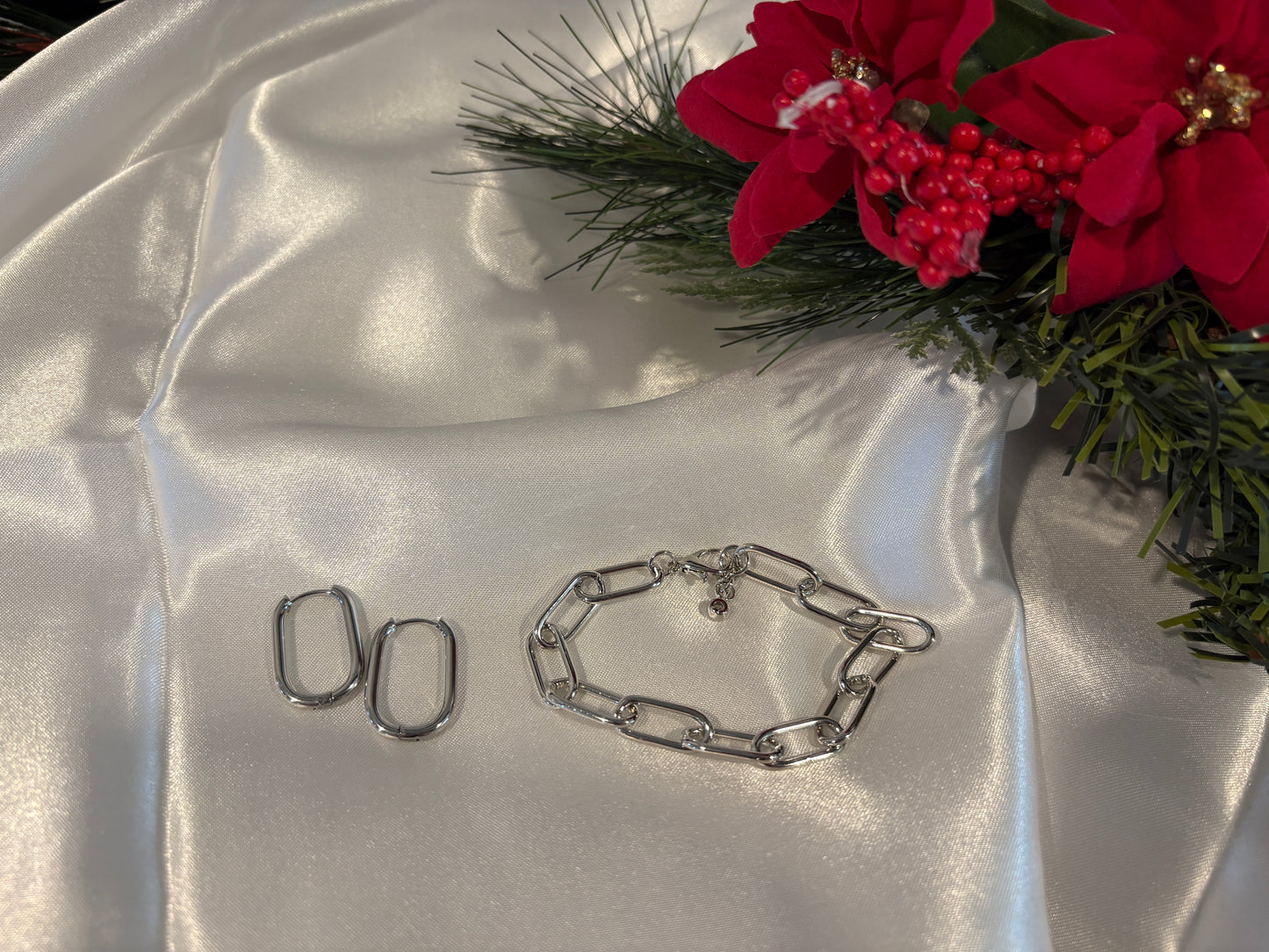 Modern Muse Holiday Gift Set in Silver - Give Gifts That Create Memories