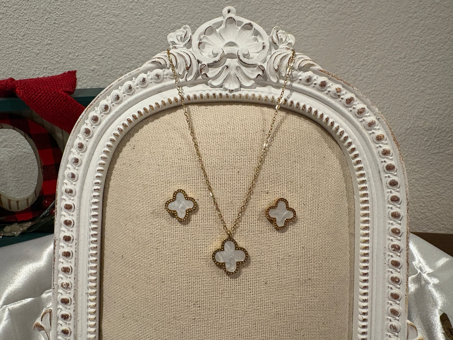 Golden Grace Jewelry Set - Timeless Jewelry Gift Ideas for Women