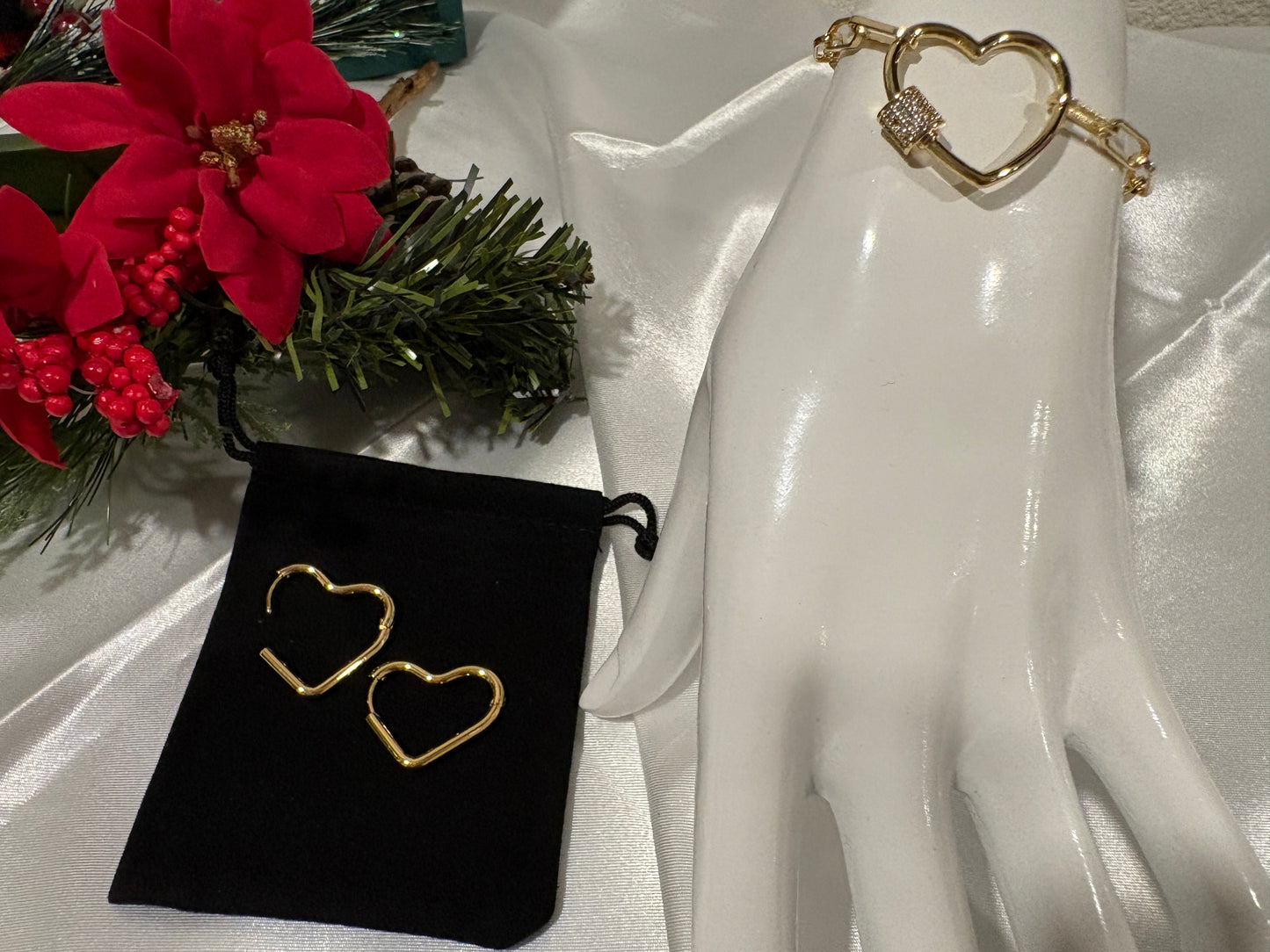Holiday Heart Jewelry Set in Gold - The heart of the holiday, beautifully wrapped