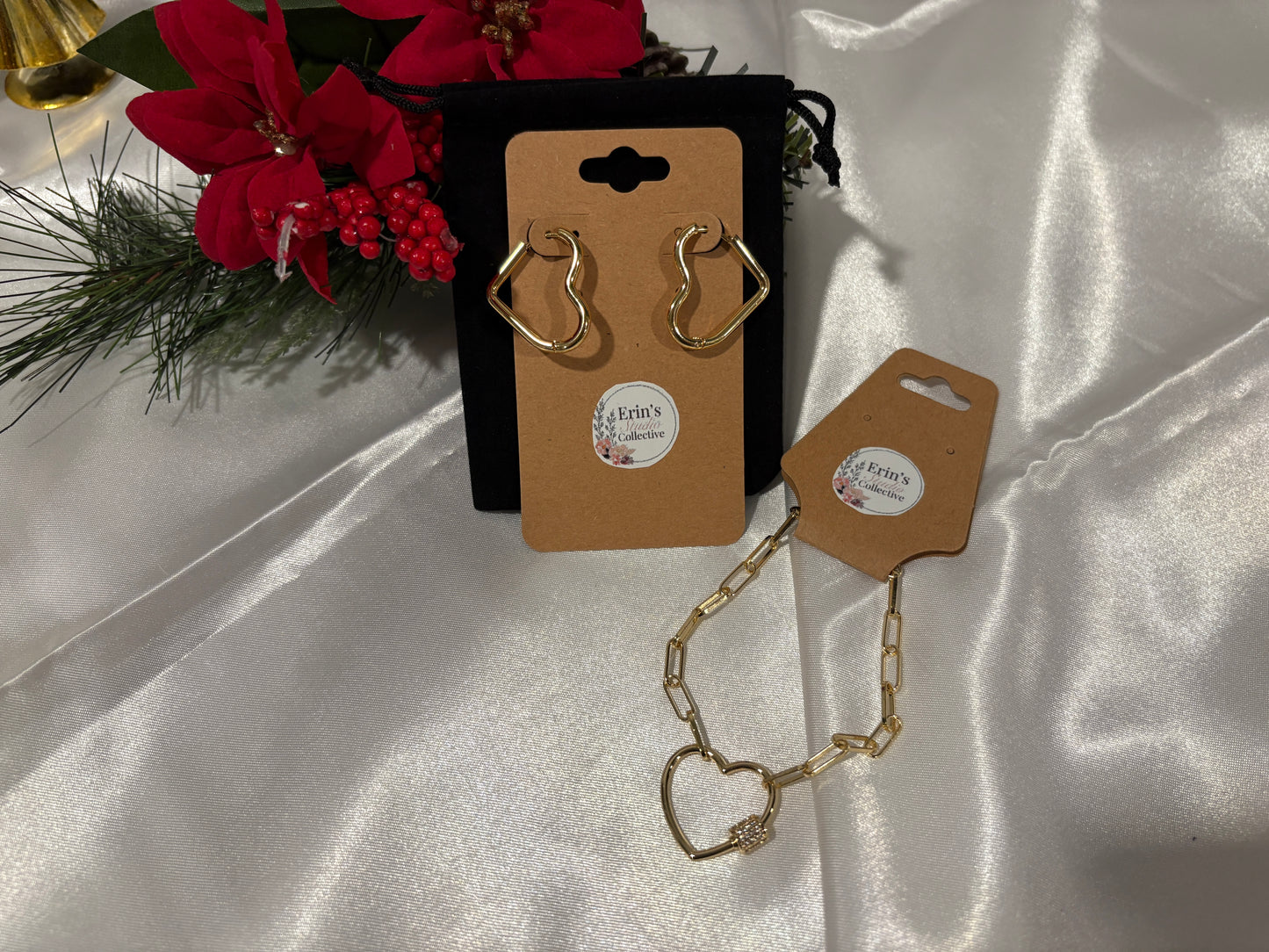 Holiday Heart Jewelry Set in Gold - The heart of the holiday, beautifully wrapped