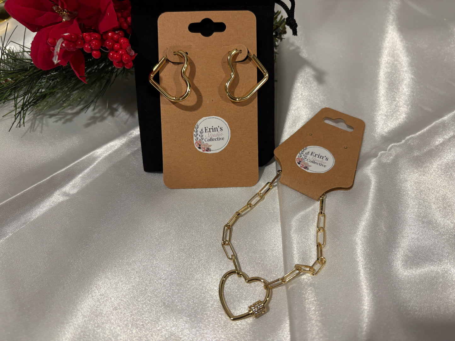Holiday Heart Jewelry Set in Gold - The heart of the holiday, beautifully wrapped