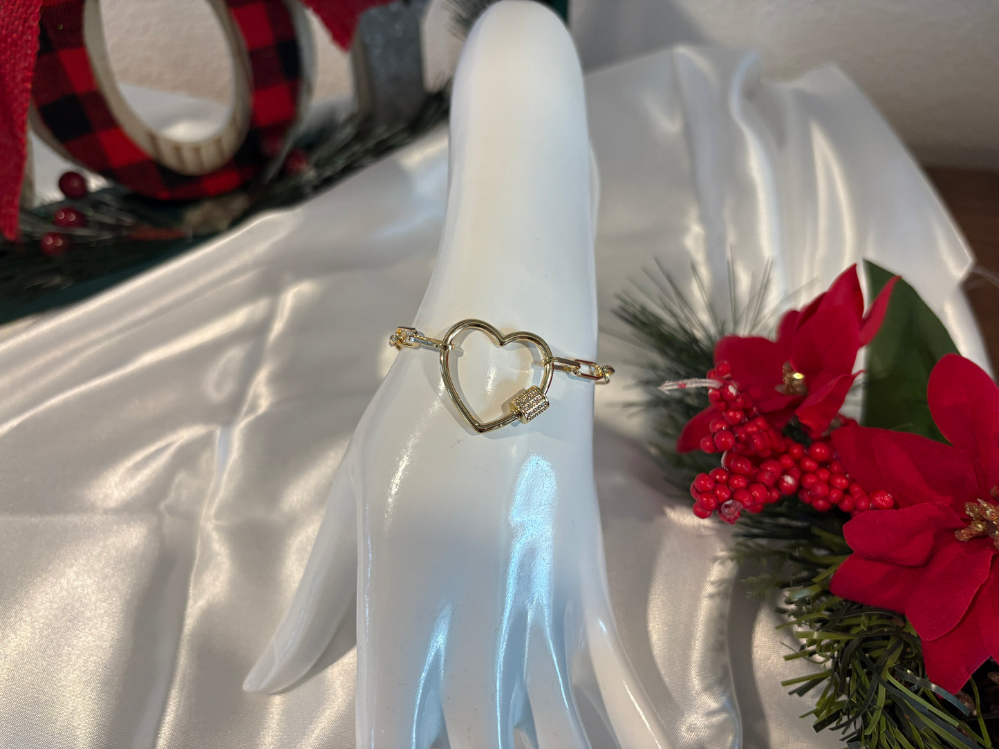 Holiday Heart Jewelry Set in Gold - The heart of the holiday, beautifully wrapped