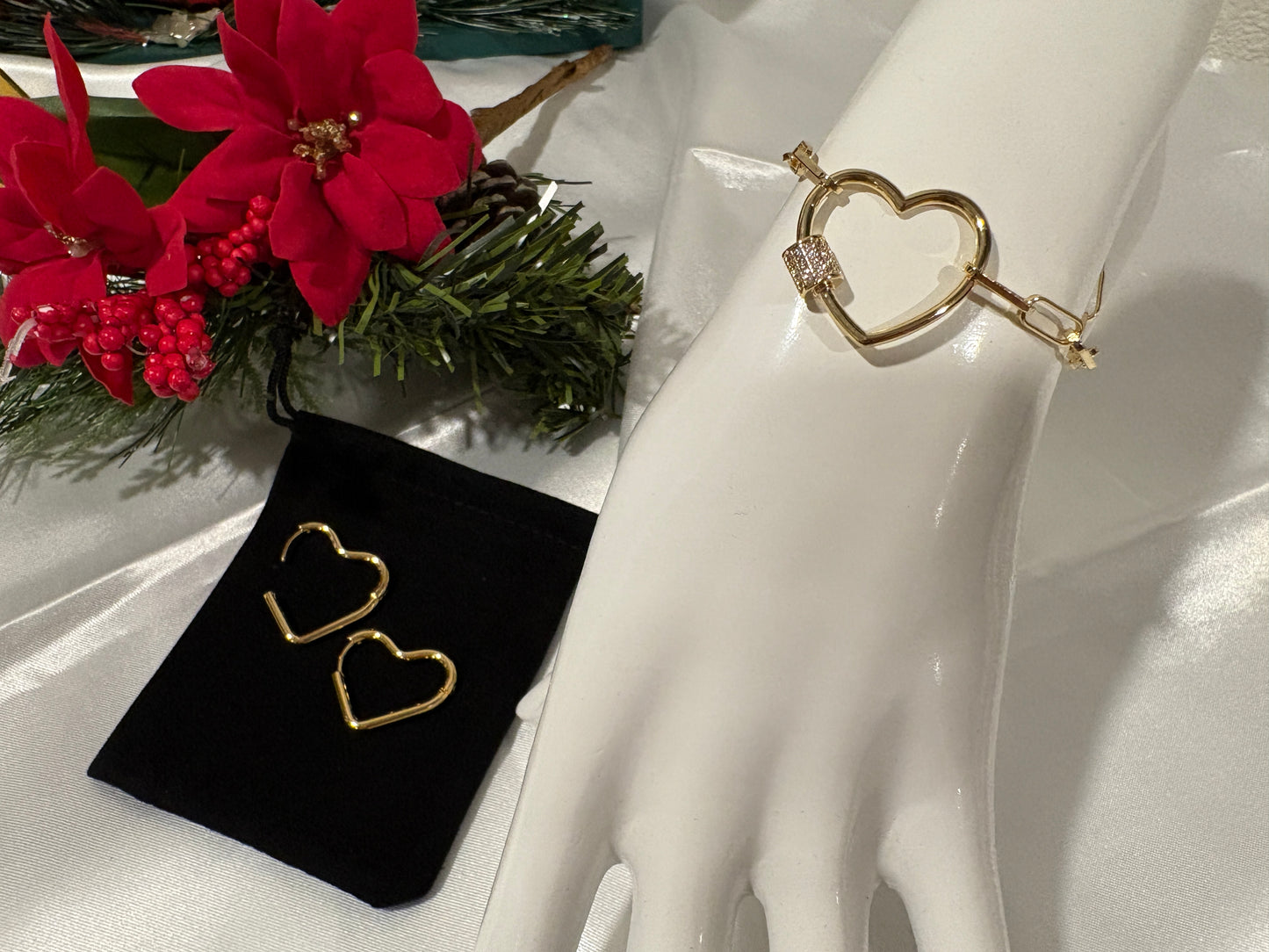 Holiday Heart Jewelry Set in Gold - The heart of the holiday, beautifully wrapped