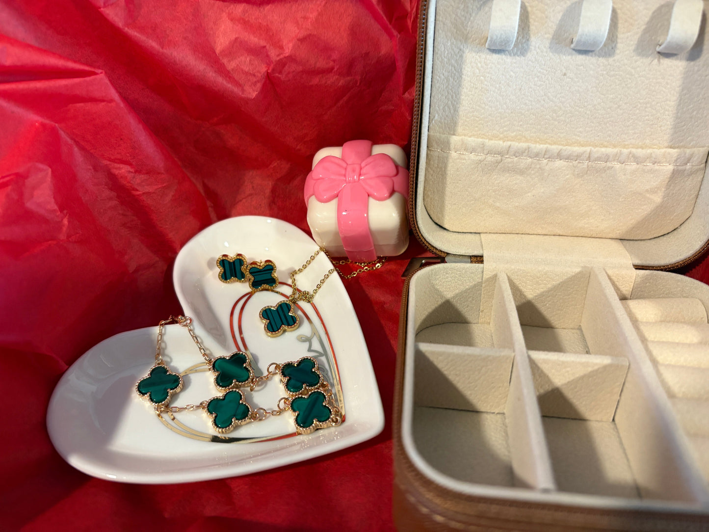 Green Goddess Quatrefoil Deluxe Holiday Gift Set - Perfect for Every Occasion Gifting