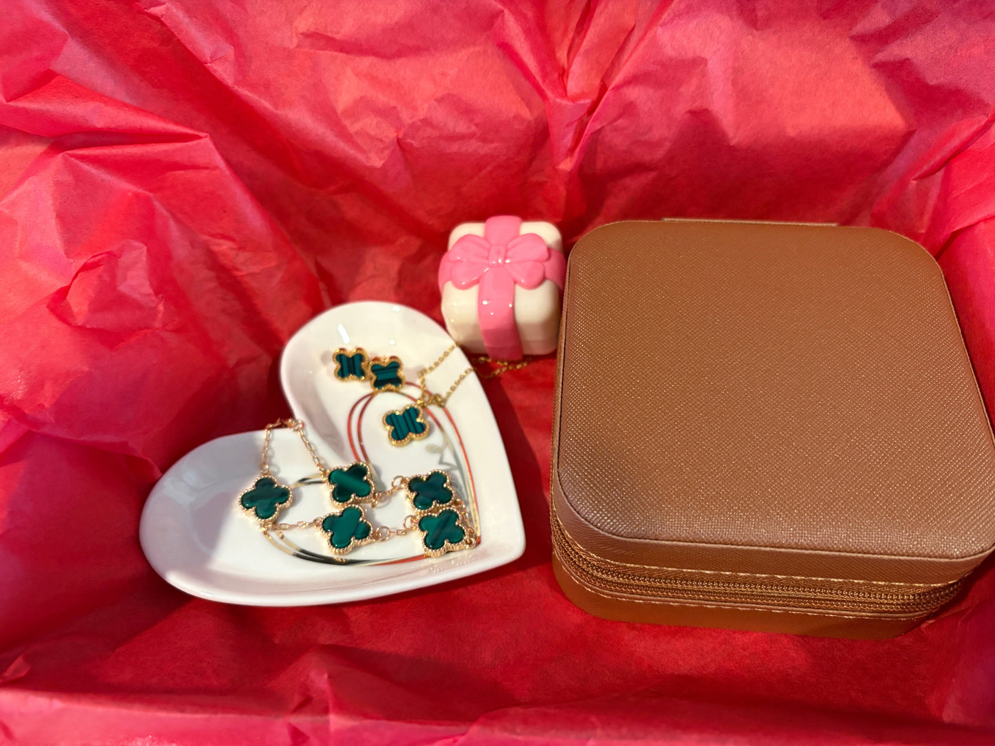 Green Goddess Quatrefoil Deluxe Holiday Gift Set - Perfect for Every Occasion Gifting