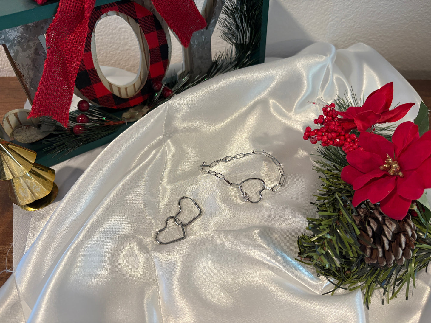 Holiday Heart Gift Set in Silver - Heartfelt Gifts - Wrapped and Ready to Give