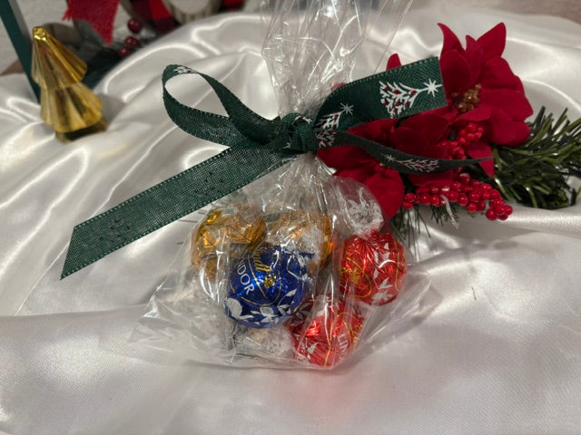 Holiday Heart Gift Set in Gold - Heartfelt Gifts - Wrapped and Ready to Give