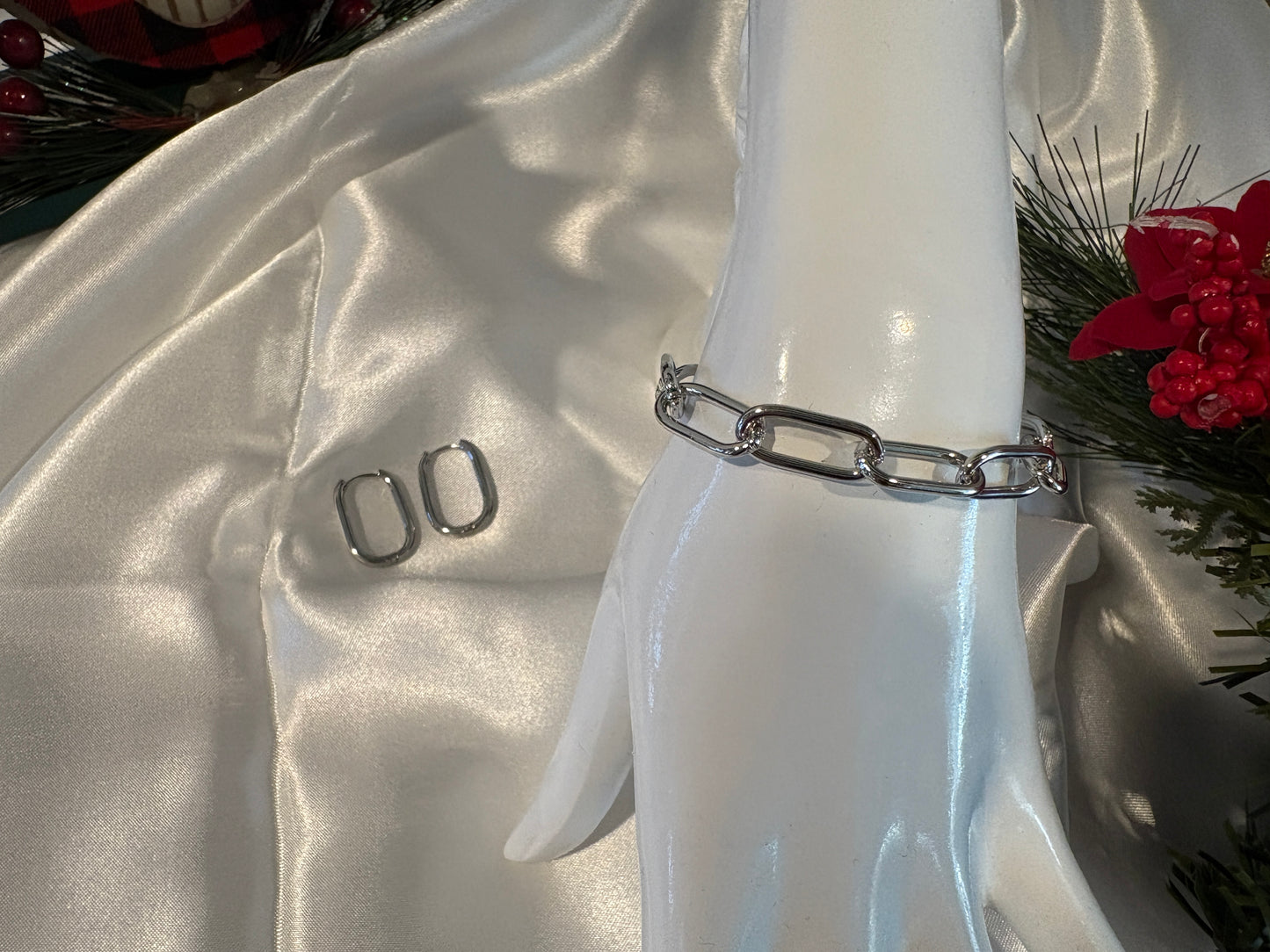 Modern Muse Holiday Gift Set in Silver - Give Gifts That Create Memories